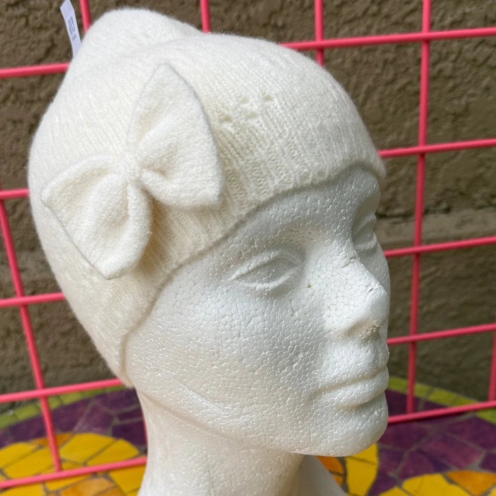 New GAP Ivory Knit Beanie with Bow